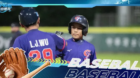 重庆体育博物馆“镇馆之宝”亮相：传世佩刀及大赛战袍奖牌展映